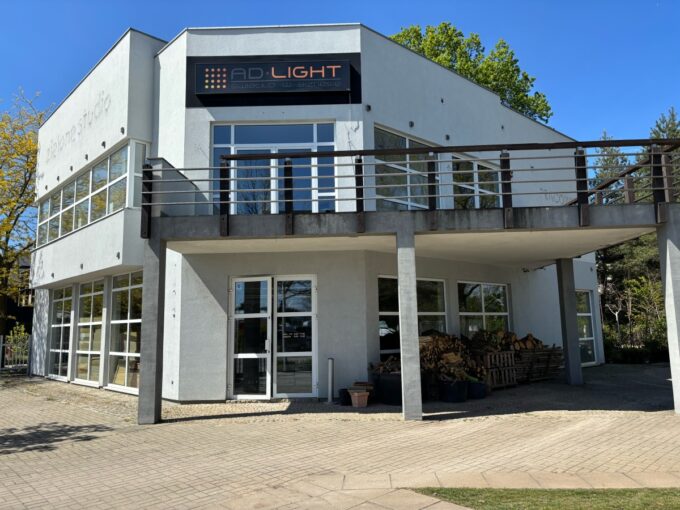 Budynek biurowy z częścią mieszkalną