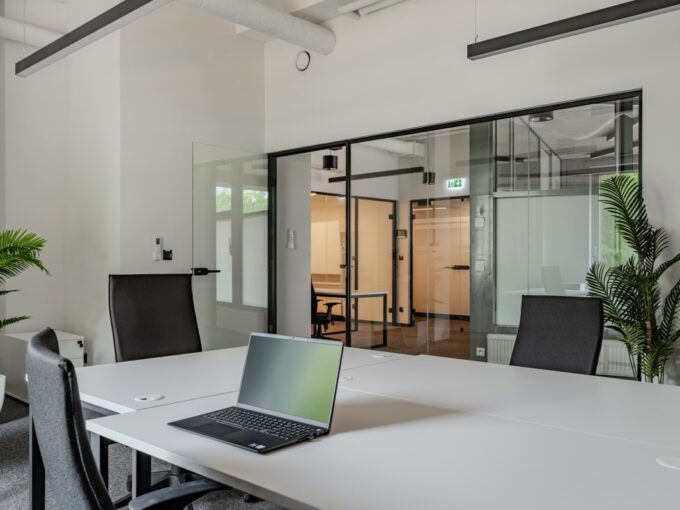 70 mkw – kameralne biuro – open space+ salka konf